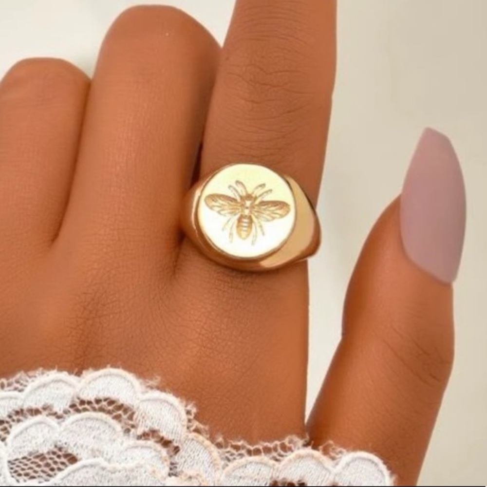 Gold Bumble Bee Ring 🐝